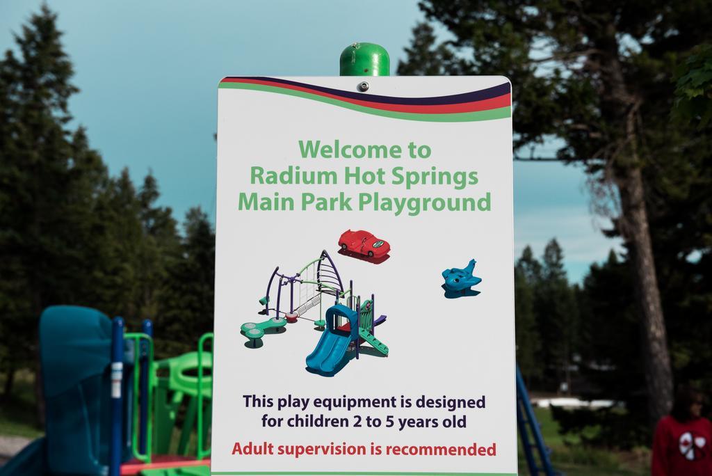 Radium Park Lodge Radium Hot Springs Exterior foto
