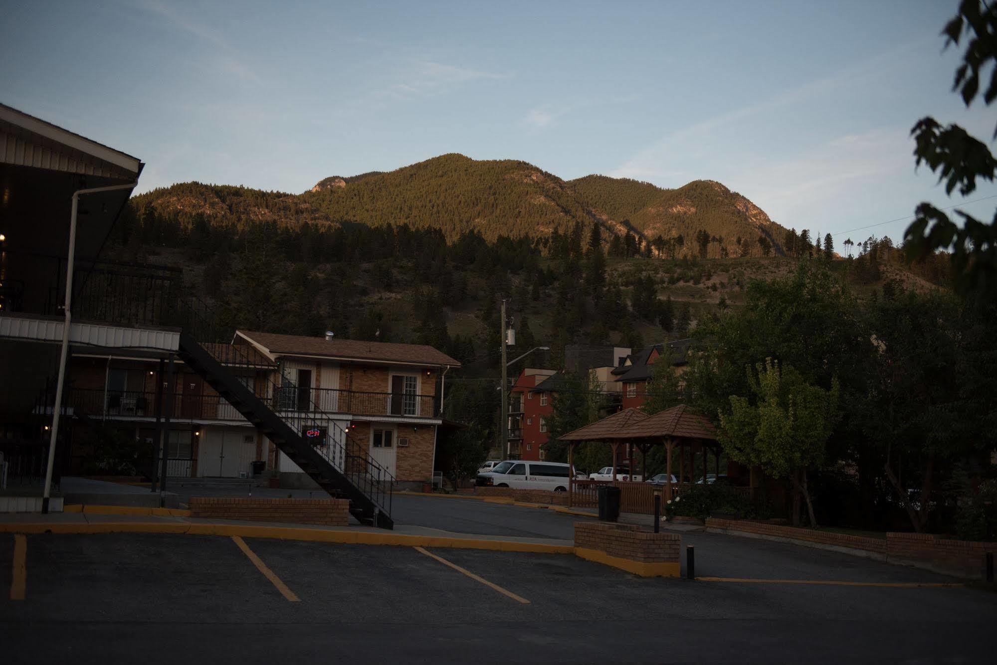 Radium Park Lodge Radium Hot Springs Exterior foto