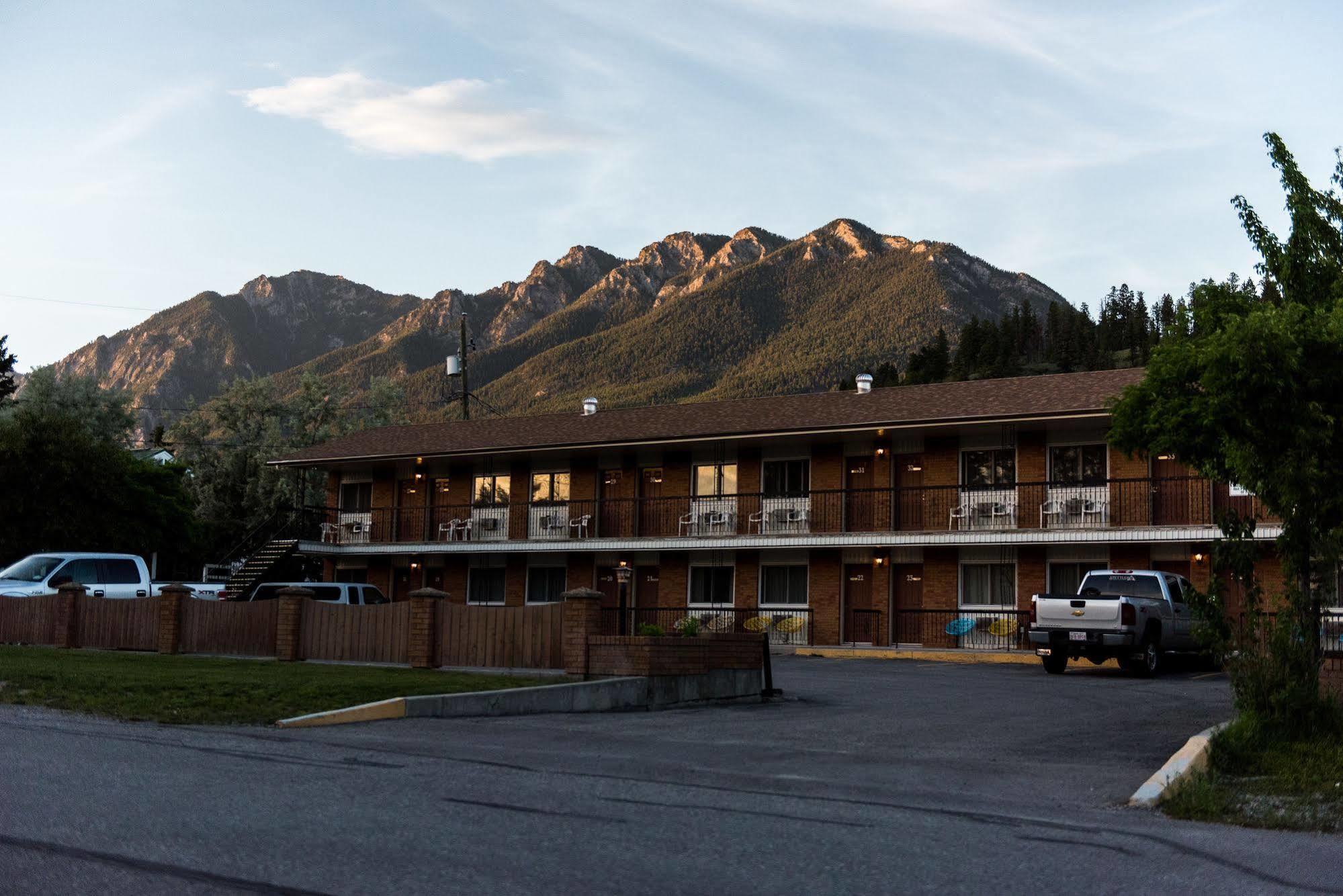 Radium Park Lodge Radium Hot Springs Exterior foto